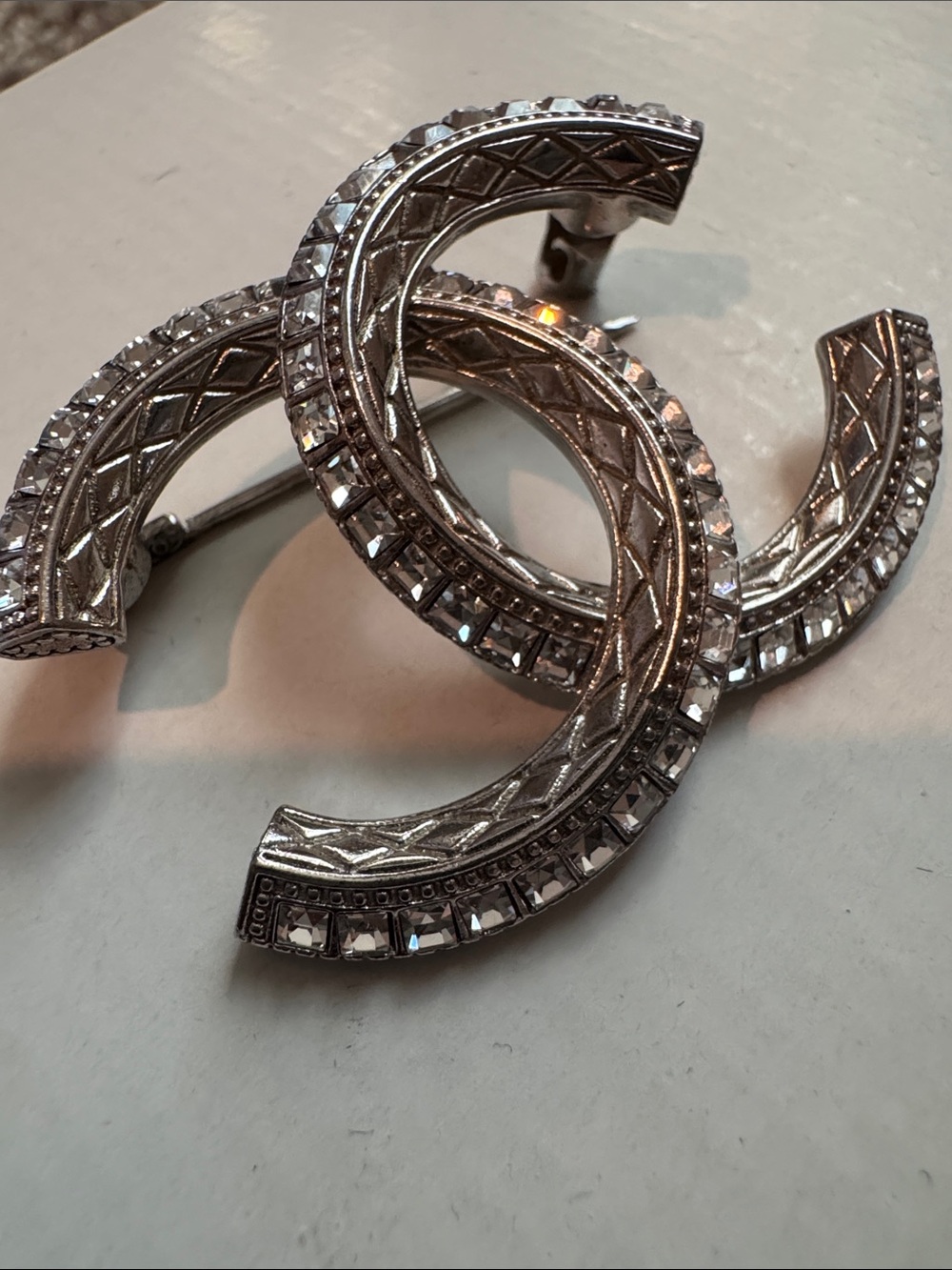 Chanel brooch - Picture 9 of 12